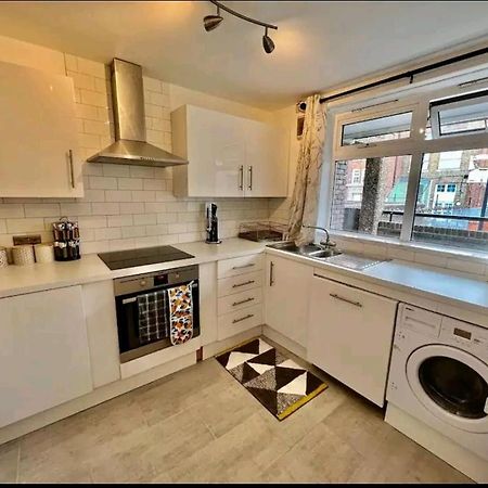 Lovely 2Br Suite In Bow, E3 Londra Esterno foto