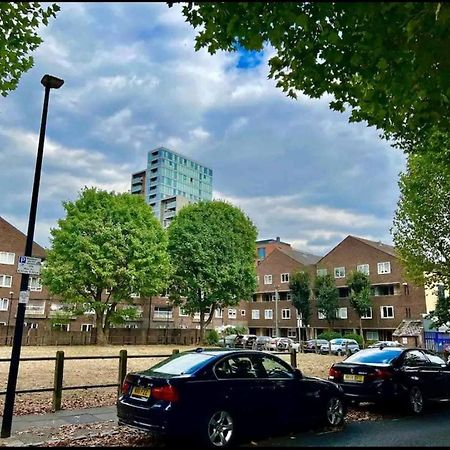 Lovely 2Br Suite In Bow, E3 Londra Esterno foto