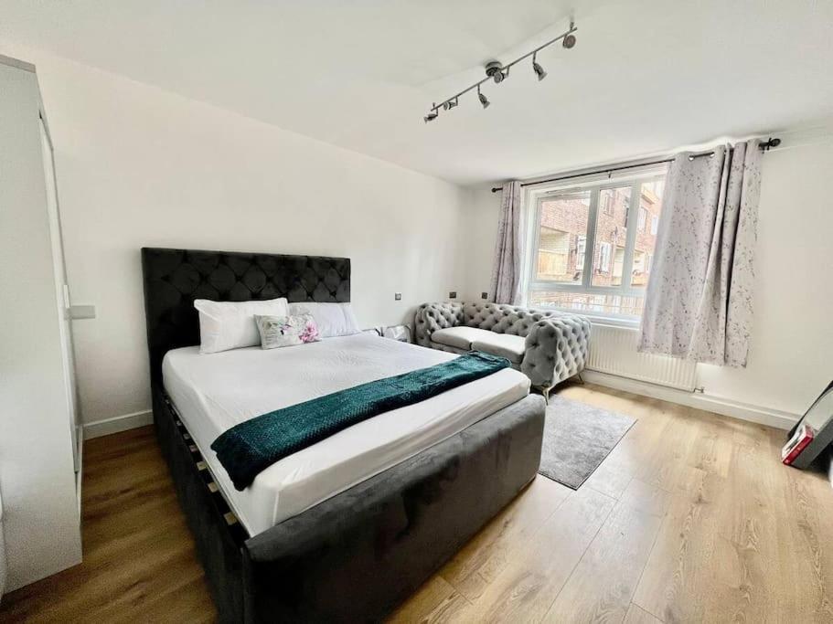 Lovely 2Br Suite In Bow, E3 Londra Esterno foto