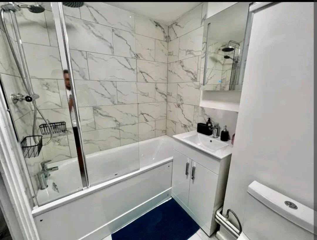 Lovely 2Br Suite In Bow, E3 Londra Esterno foto