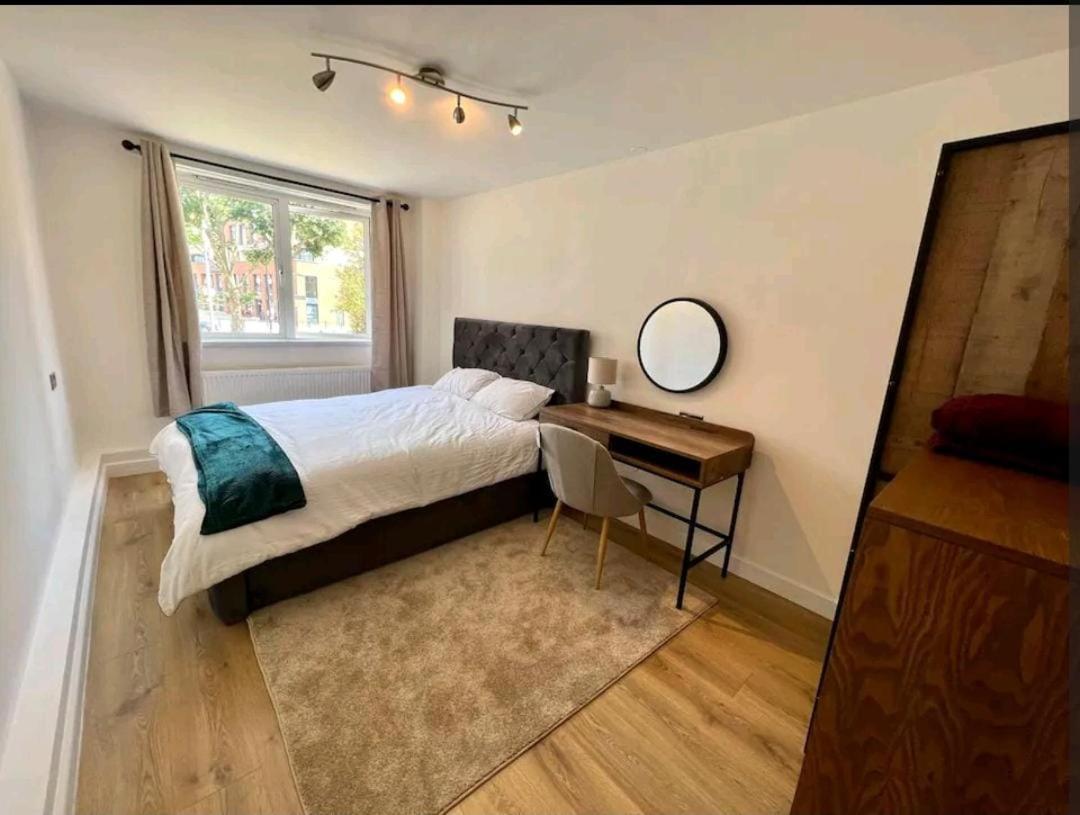Lovely 2Br Suite In Bow, E3 Londra Esterno foto