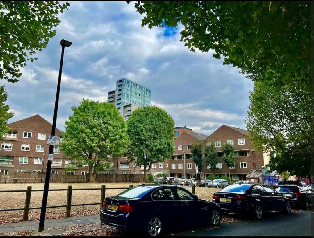 Lovely 2Br Suite In Bow, E3 Londra Esterno foto